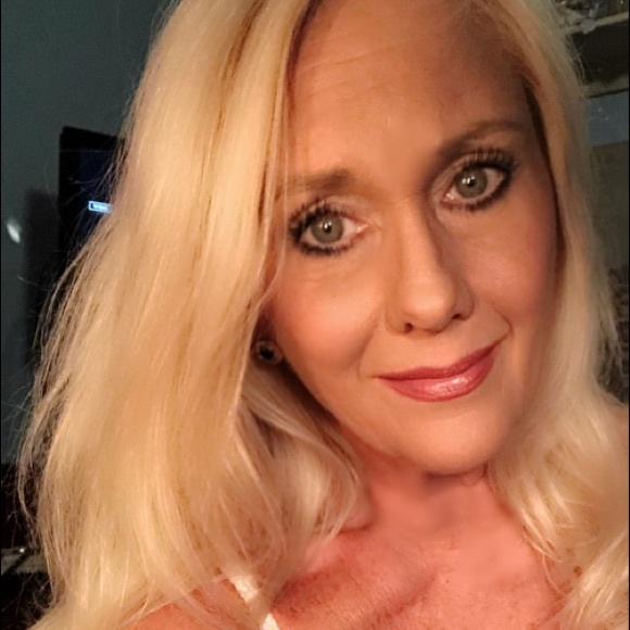 Meet your Posher, Leigh - Picture 1 of 1